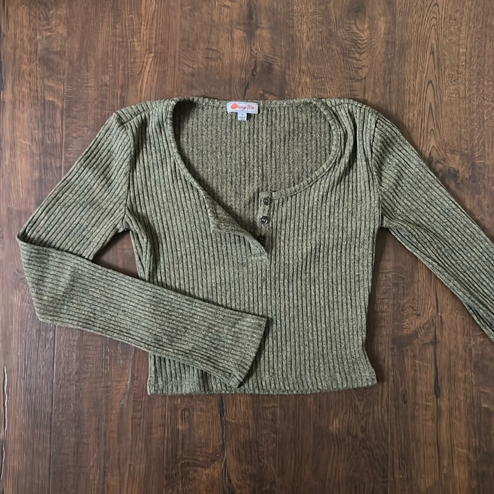Green crop long sleeve